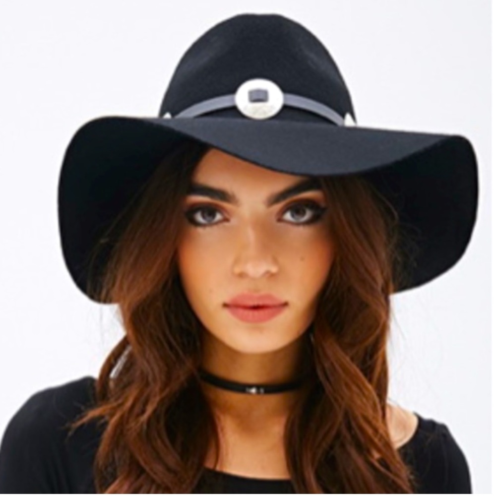 Floppy Wide Brim Buckle Hat